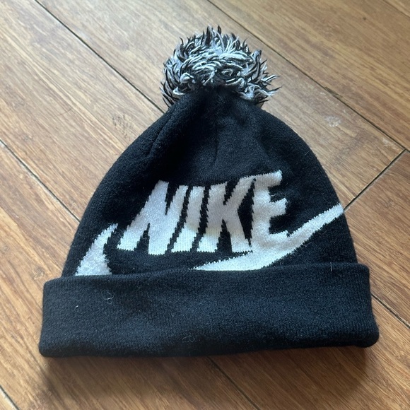 Nike Youth Black Knit Beanie - Picture 1 of 3
